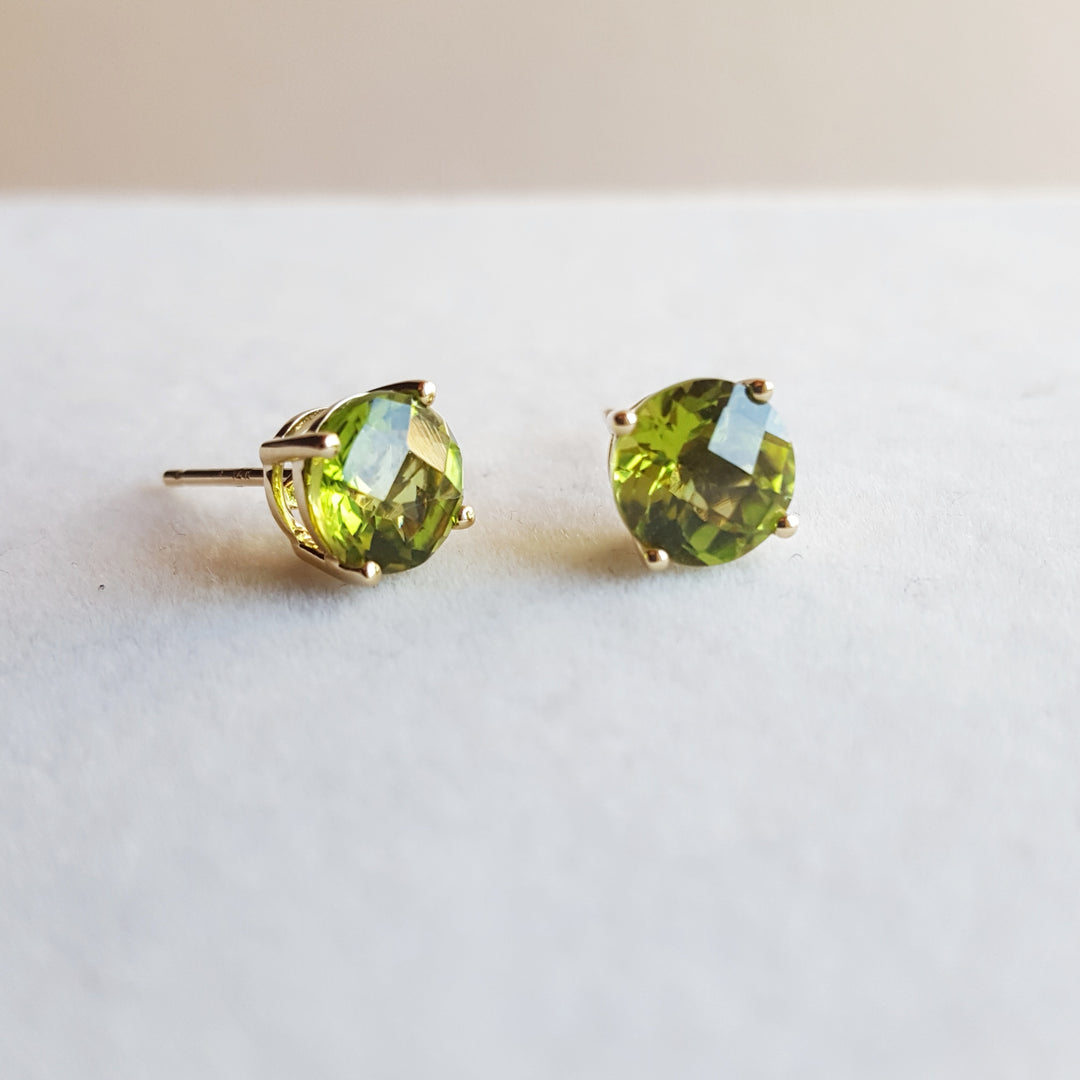 Yellow Gold Essential Accent Peridot Suds