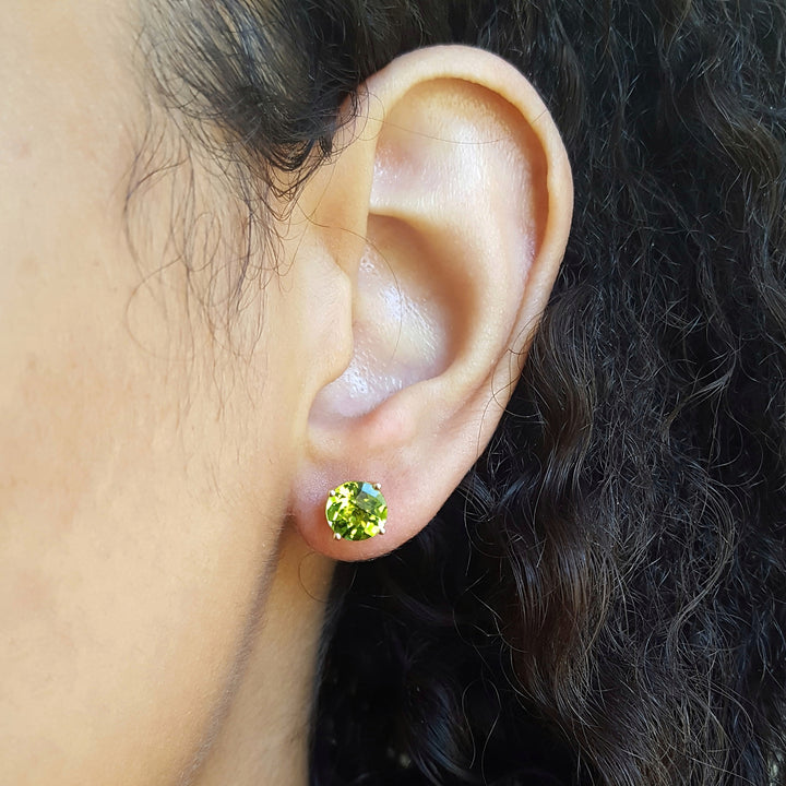 Yellow Gold Essential Accent Peridot Suds