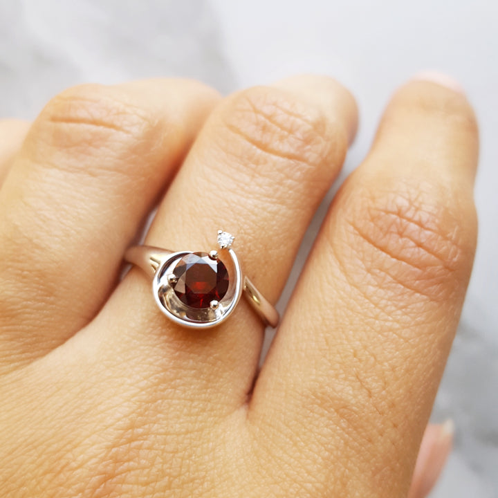 Shooting Star Silver Garnet Ring