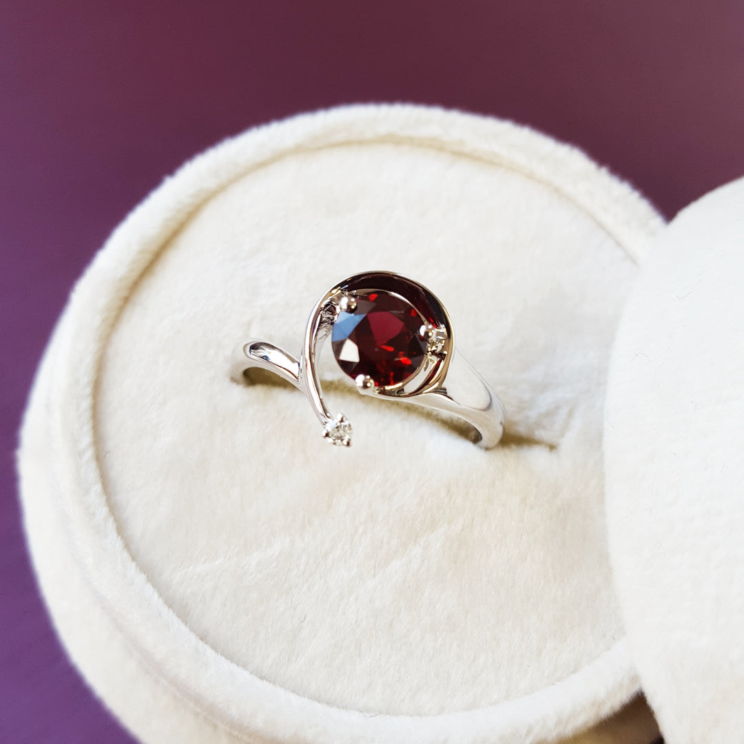 Shooting Star Silver Garnet Ring