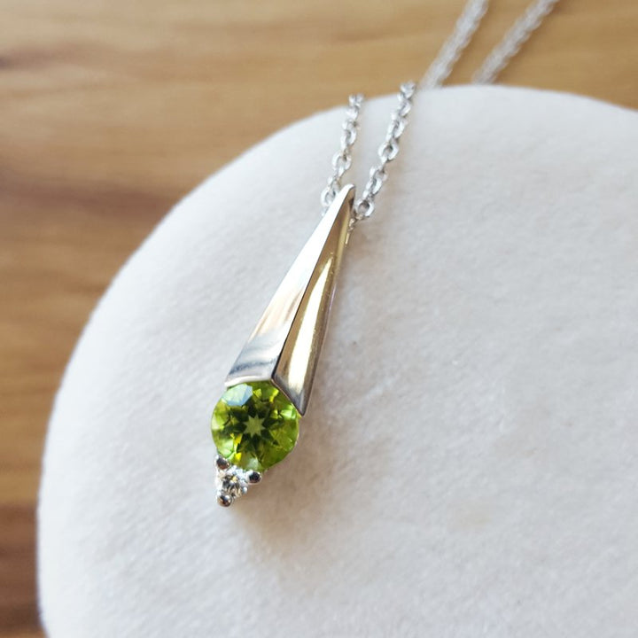 Arizona Peridot Silver Jewelry Linear Edge Peridot Pendant 370663