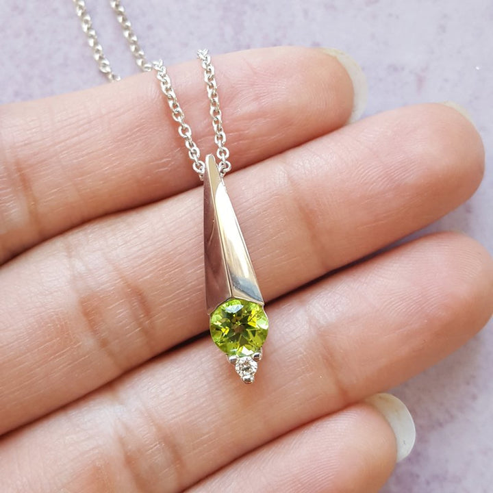 Arizona Peridot Silver Jewelry Linear Edge Peridot Pendant