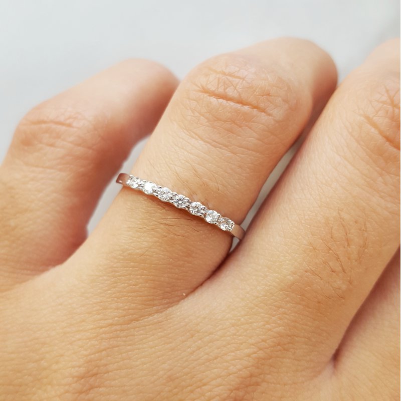 Sami Fine Jewelry Scalloped Anniversary Band (1/8 ct)