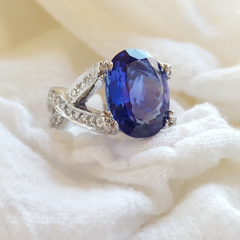 Luxury by Rene Hernandez Tanzanite Ring 040151